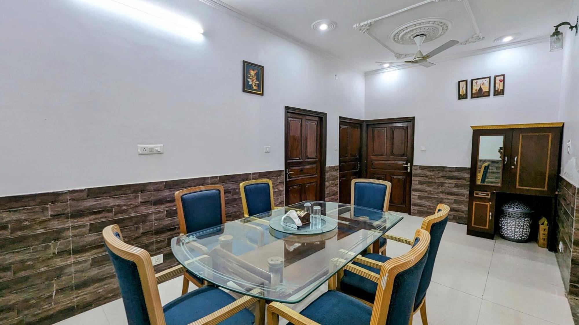 Hotel Lecston @Yashobhoomi Dwarka Sector - 25 Metro Station Δελχί Εξωτερικό φωτογραφία